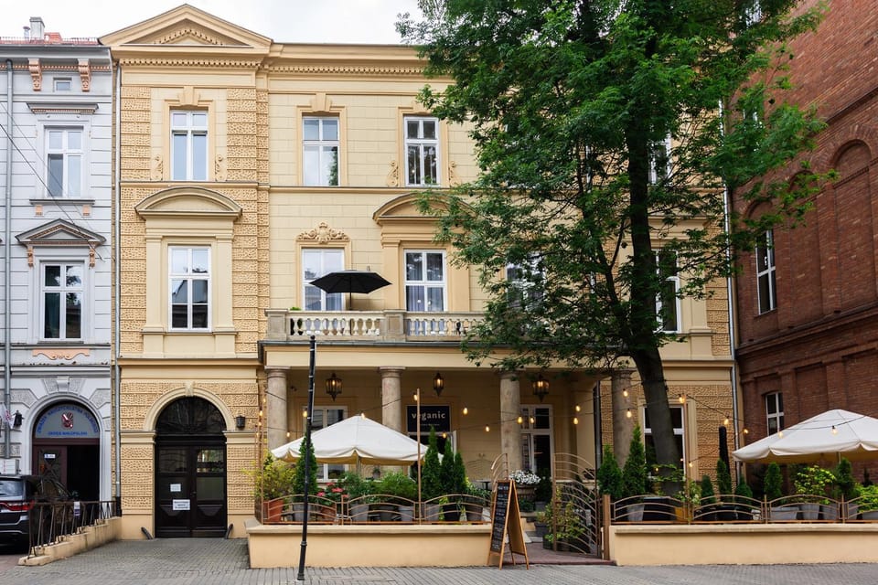 Property building, Day, Location