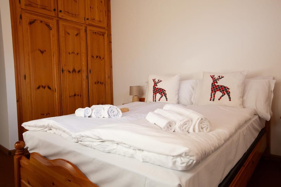 Bed, Photo of the whole room, Bedroom, towels, wardrobe