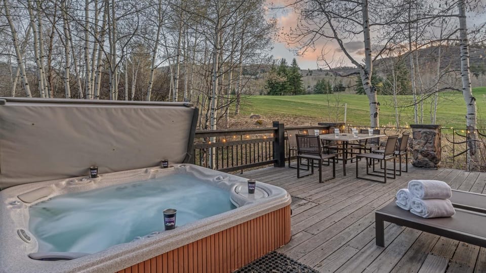 Hot Tub, Balcony/Terrace, Seating area, Dining area, towels