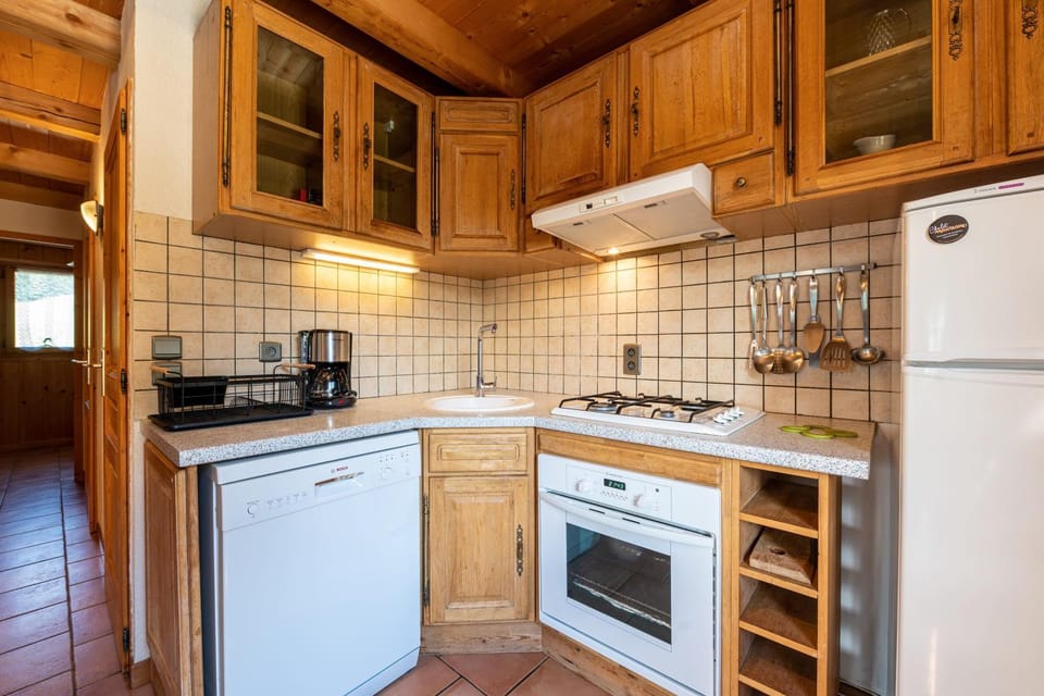 Kitchen or kitchenette, Living room
