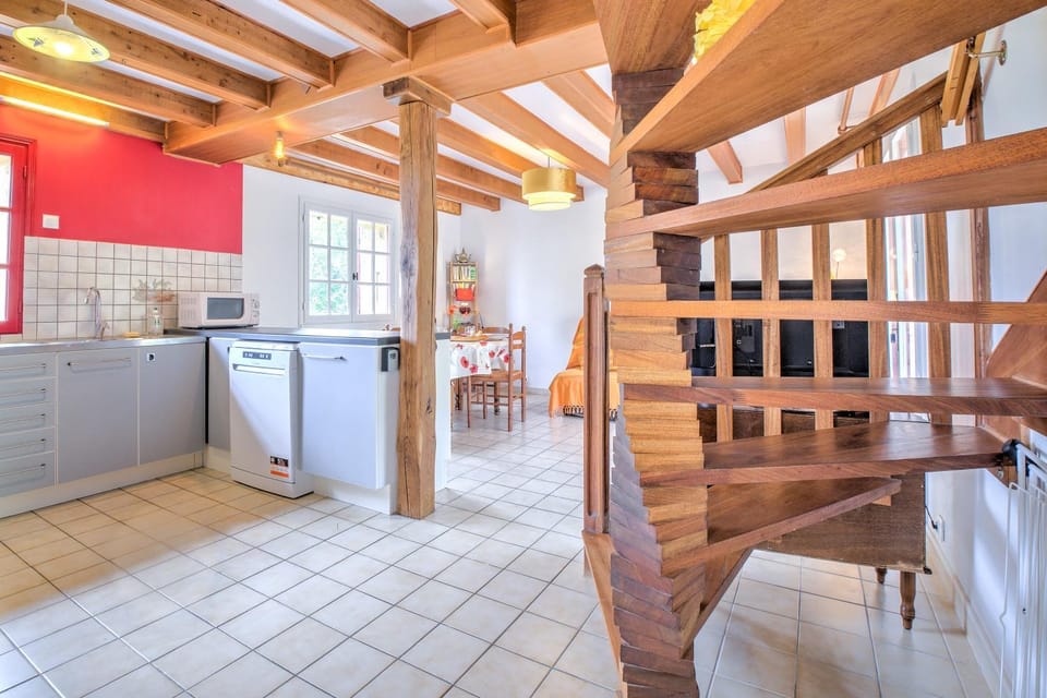 Property building, Kitchen or kitchenette, Living room