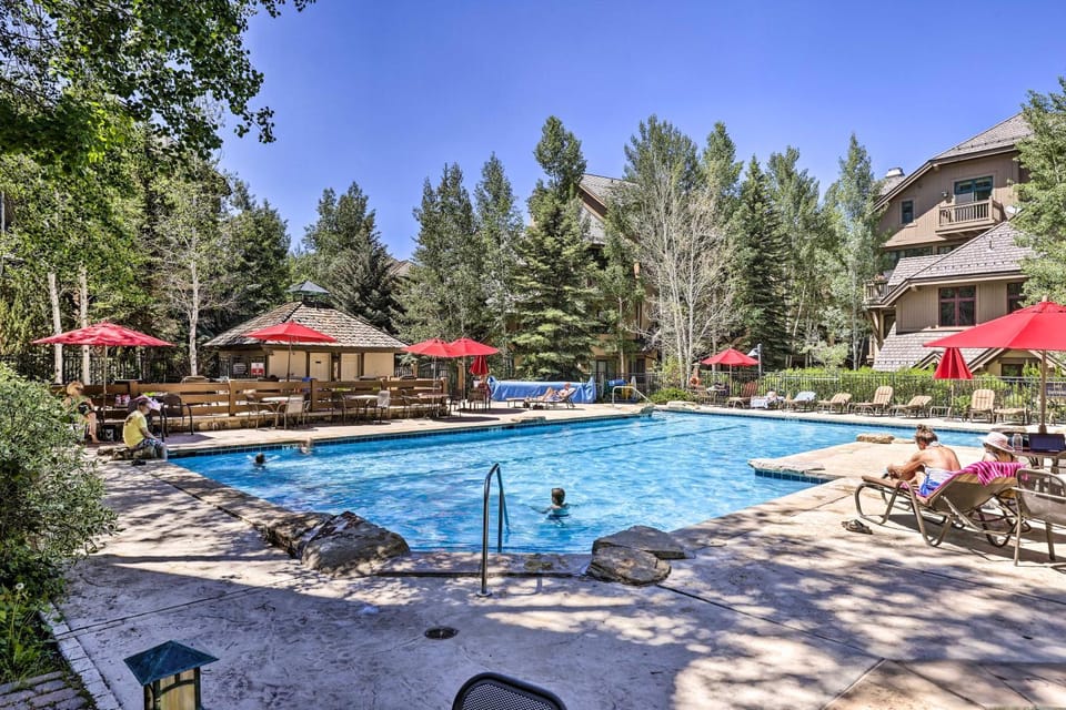 Walk to Lift: Arrowhead Ski Condo w/ Pool Access! House in Edwards