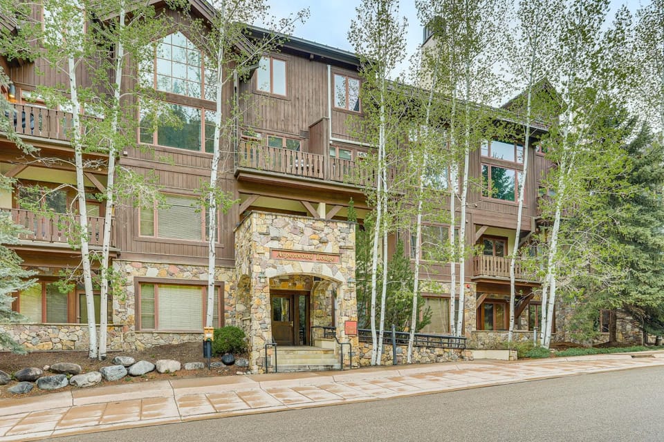 Walk to Lift: Arrowhead Ski Condo w/ Pool Access! House in Edwards