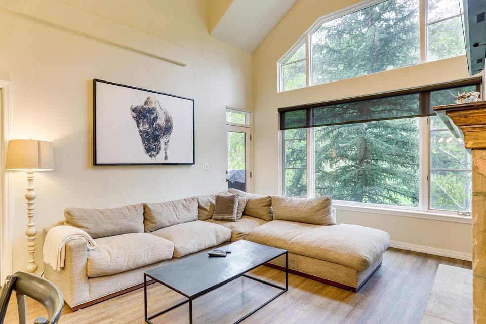 Walk to Lift: Arrowhead Ski Condo w/ Pool Access! House in Edwards