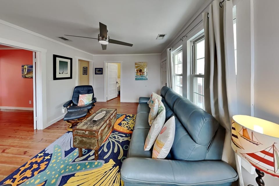 CB Sunshine Cottage House in Carolina Beach