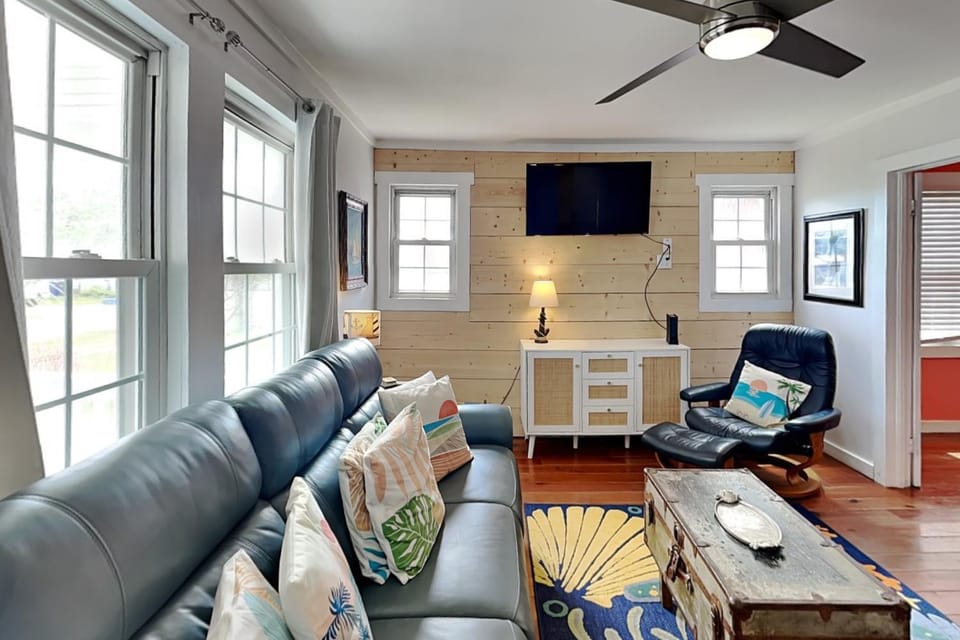 CB Sunshine Cottage House in Carolina Beach