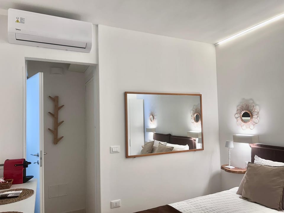 Bedroom, air conditioner