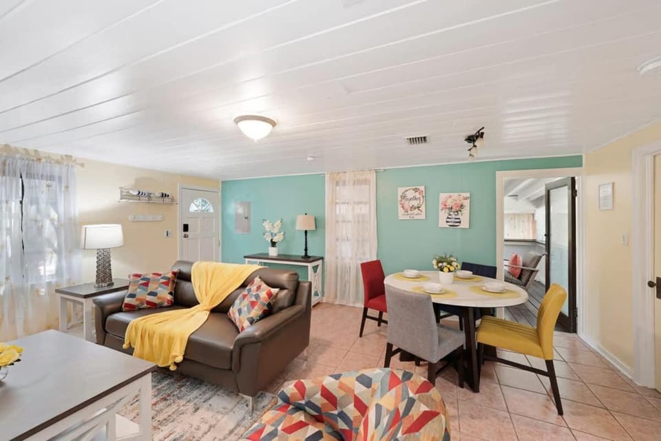 Miami Cottage by Dream Vacation House in South Miami