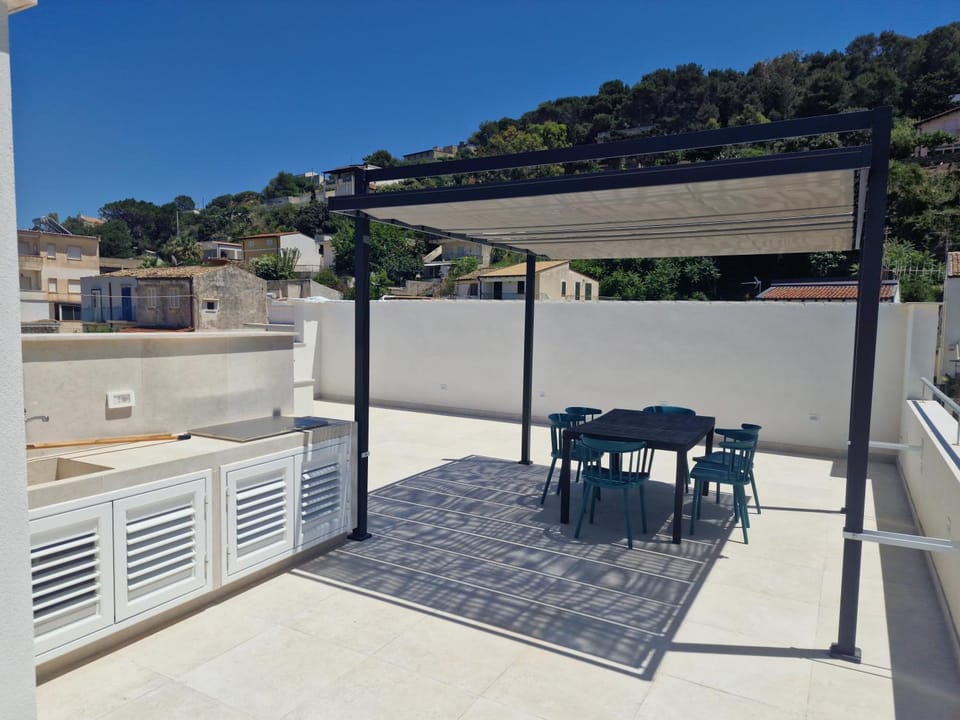 Day, BBQ facilities, View (from property/room), Balcony/Terrace, Dining area