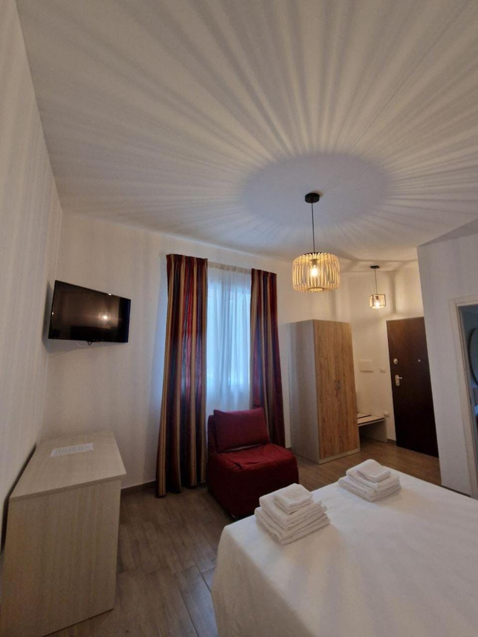 Communal lounge/ TV room, Bed, TV and multimedia, Photo of the whole room, Bedroom