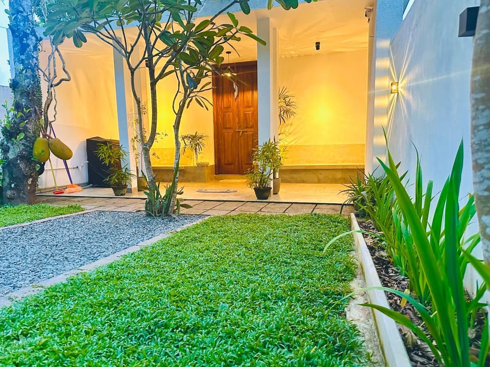 Mount Heaven Araliya - A modernized village experience Apartment in Hikkaduwa