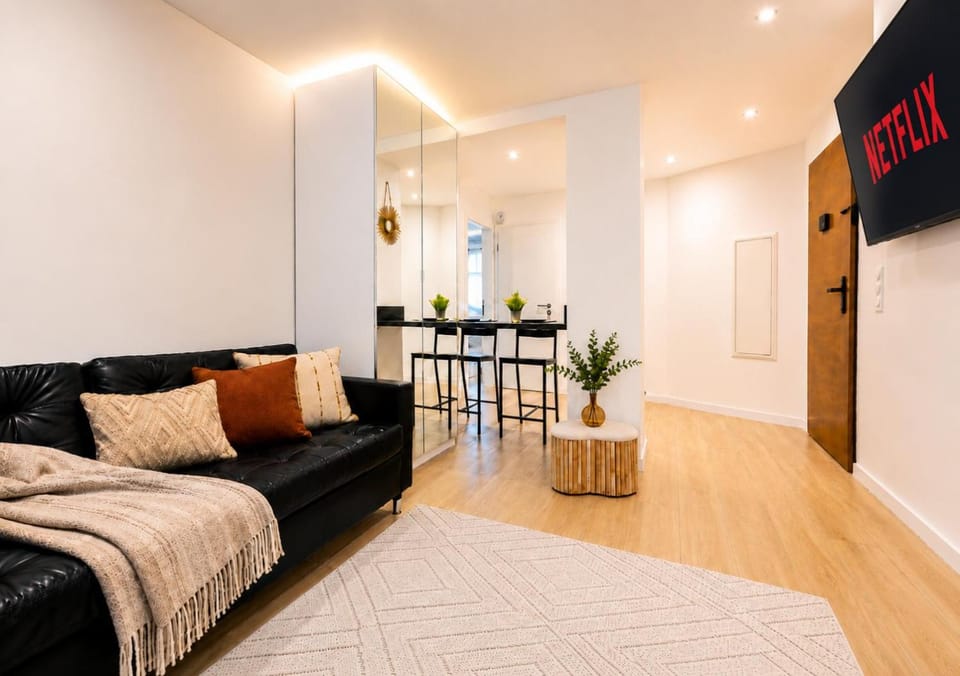TV and multimedia, Living room, Seating area, Dining area, internet