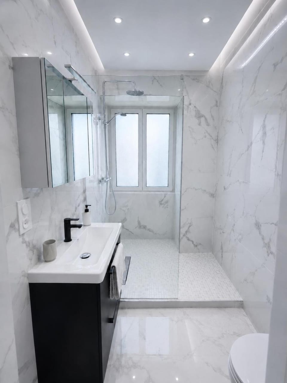 Shower, Toilet, Bathroom, towels