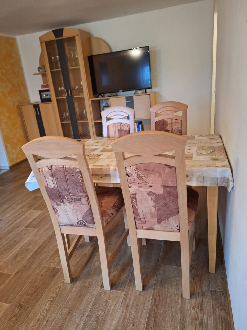 Seating area, Dining area