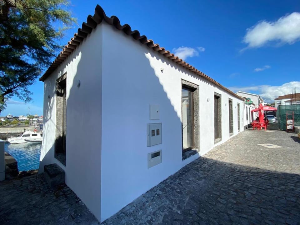 Property building, Neighbourhood