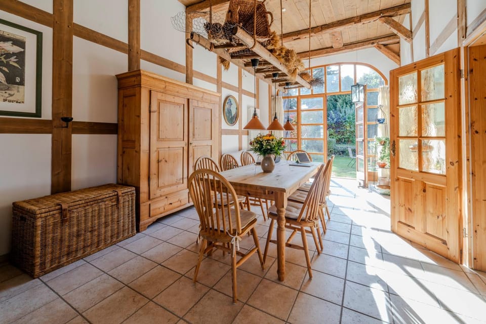 Dining area, Food