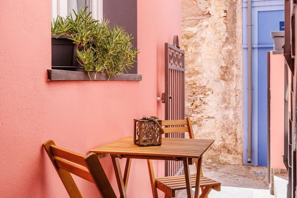 Fouxia-Grey Apartment in Skopelos