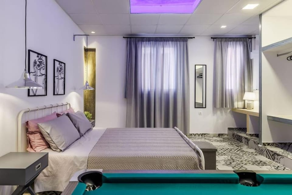 Fouxia-Grey Apartment in Skopelos