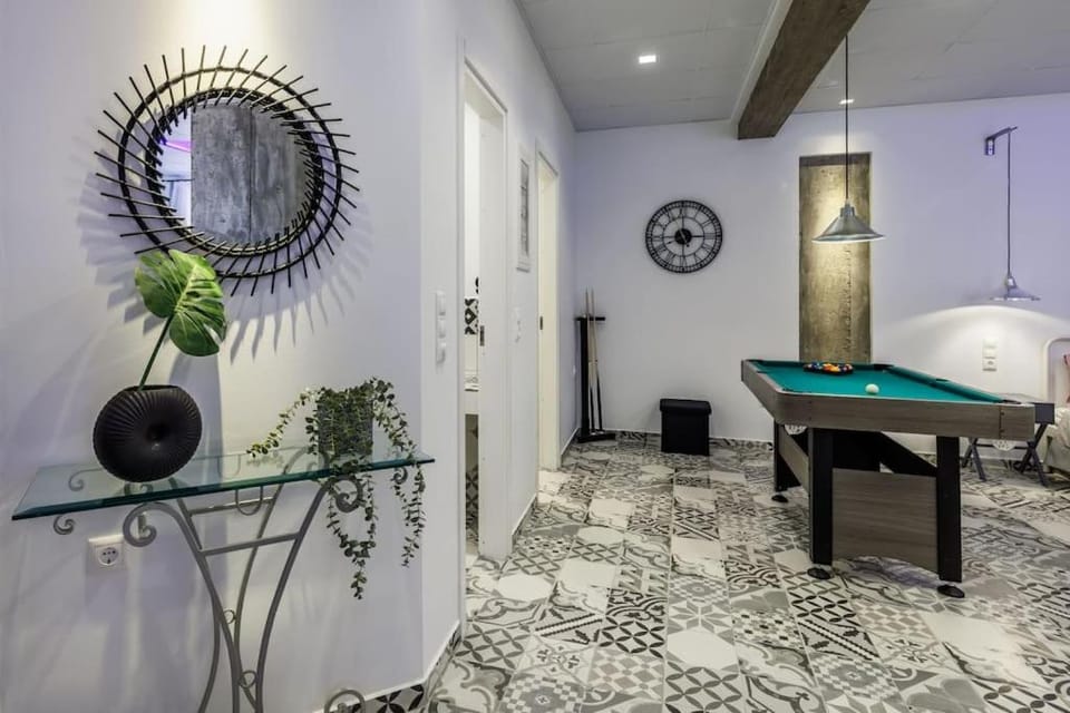 Fouxia-Grey Apartment in Skopelos