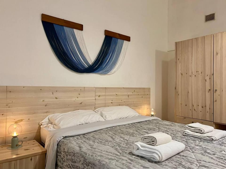 Bed, Bedroom, towels, wardrobe