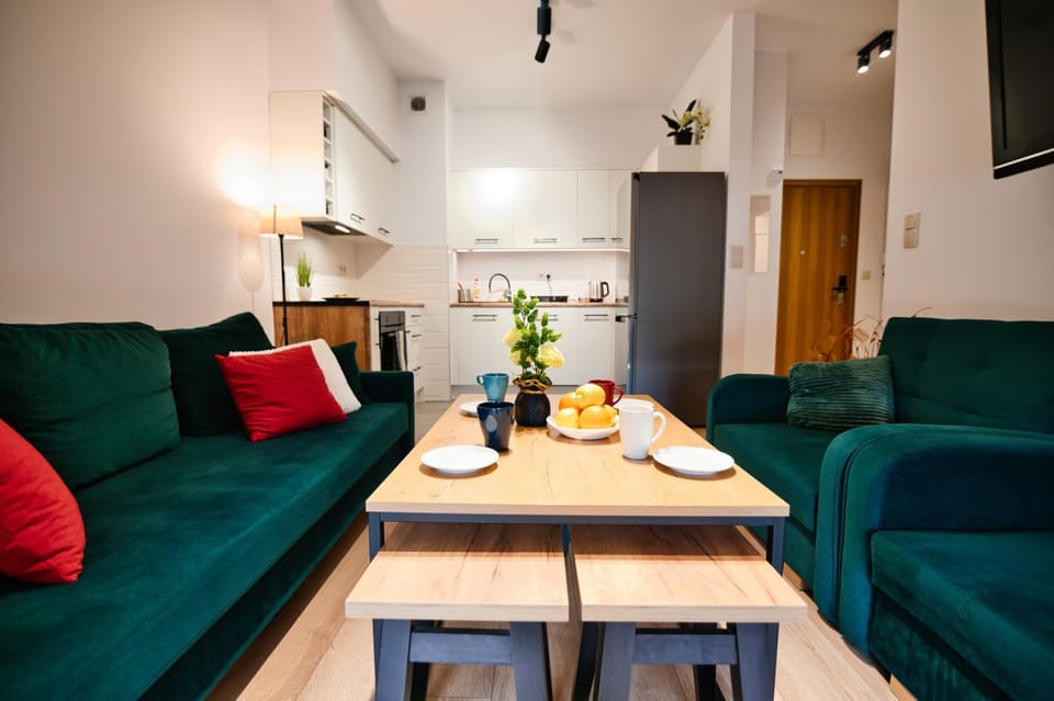 TV and multimedia, Kitchen or kitchenette, Living room, Seating area, Dining area