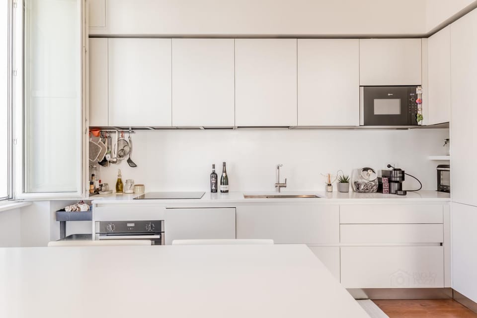 Coffee/tea facilities, Kitchen or kitchenette, oven, stove