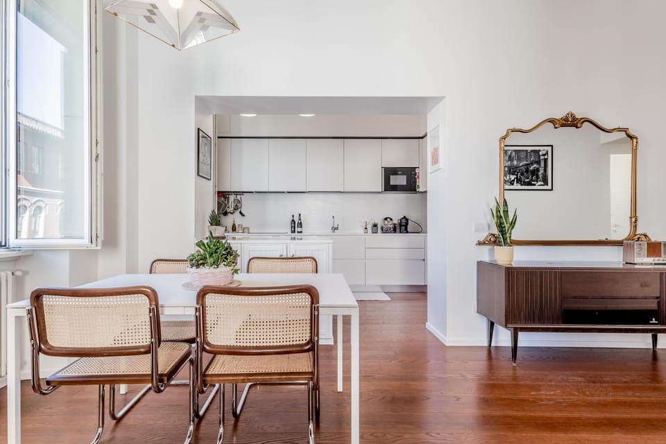 Kitchen or kitchenette, Dining area, stove