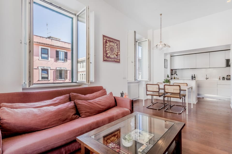Kitchen or kitchenette, Living room, Seating area, Dining area