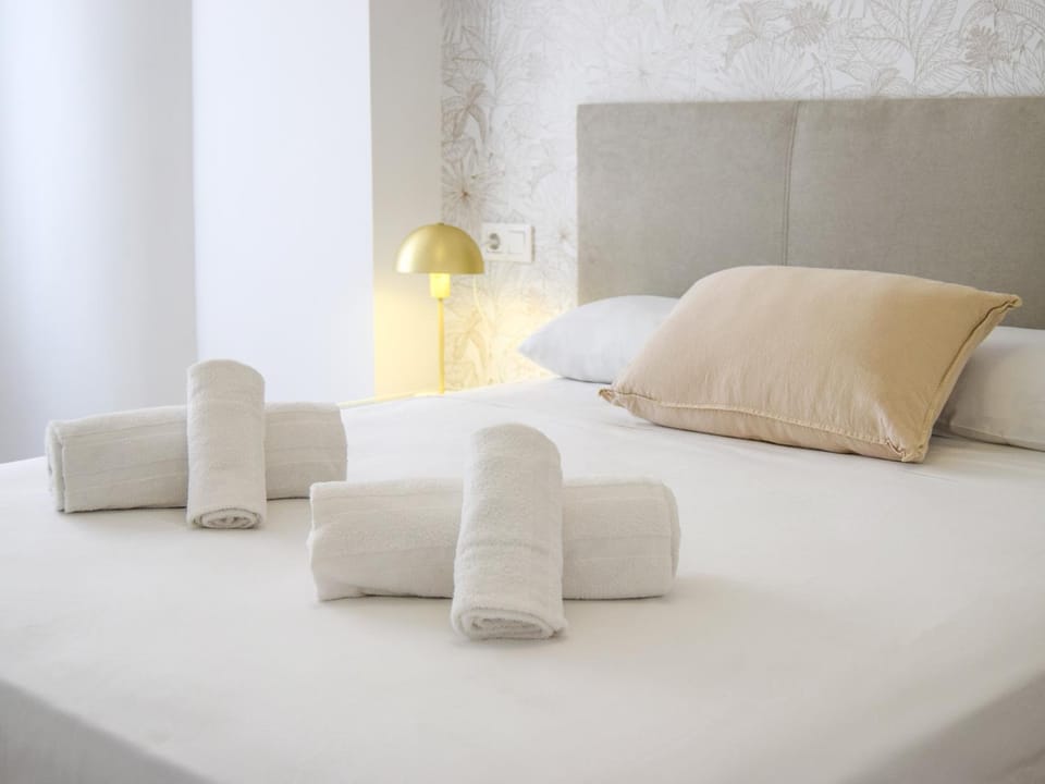 Bed, Photo of the whole room, Bedroom