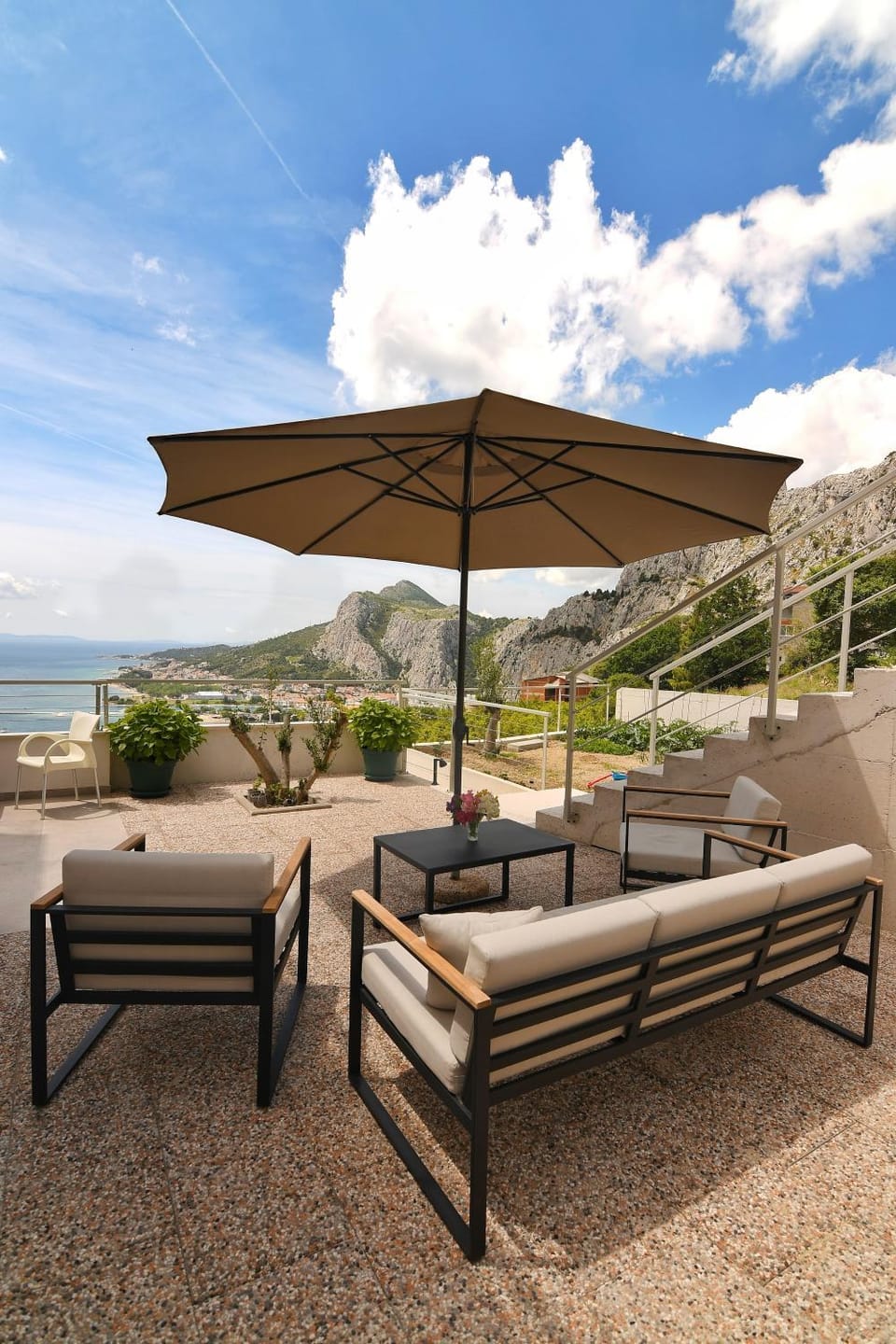 Patio, Natural landscape, Balcony/Terrace, Seating area, Mountain view, Sea view