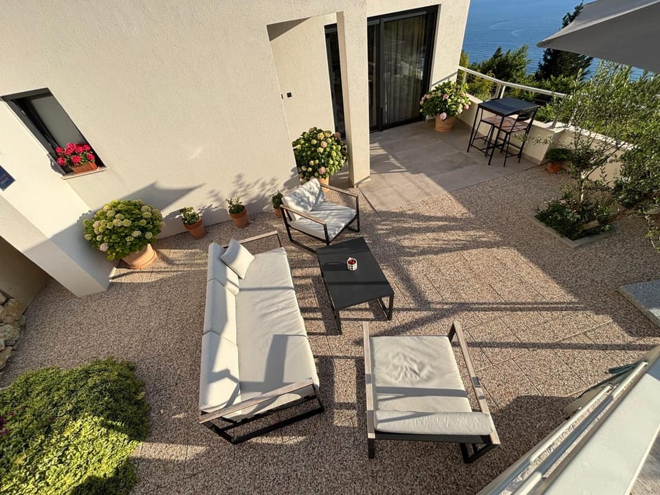 Garden, Seating area