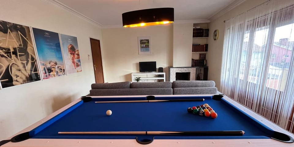 Billiard, Living room