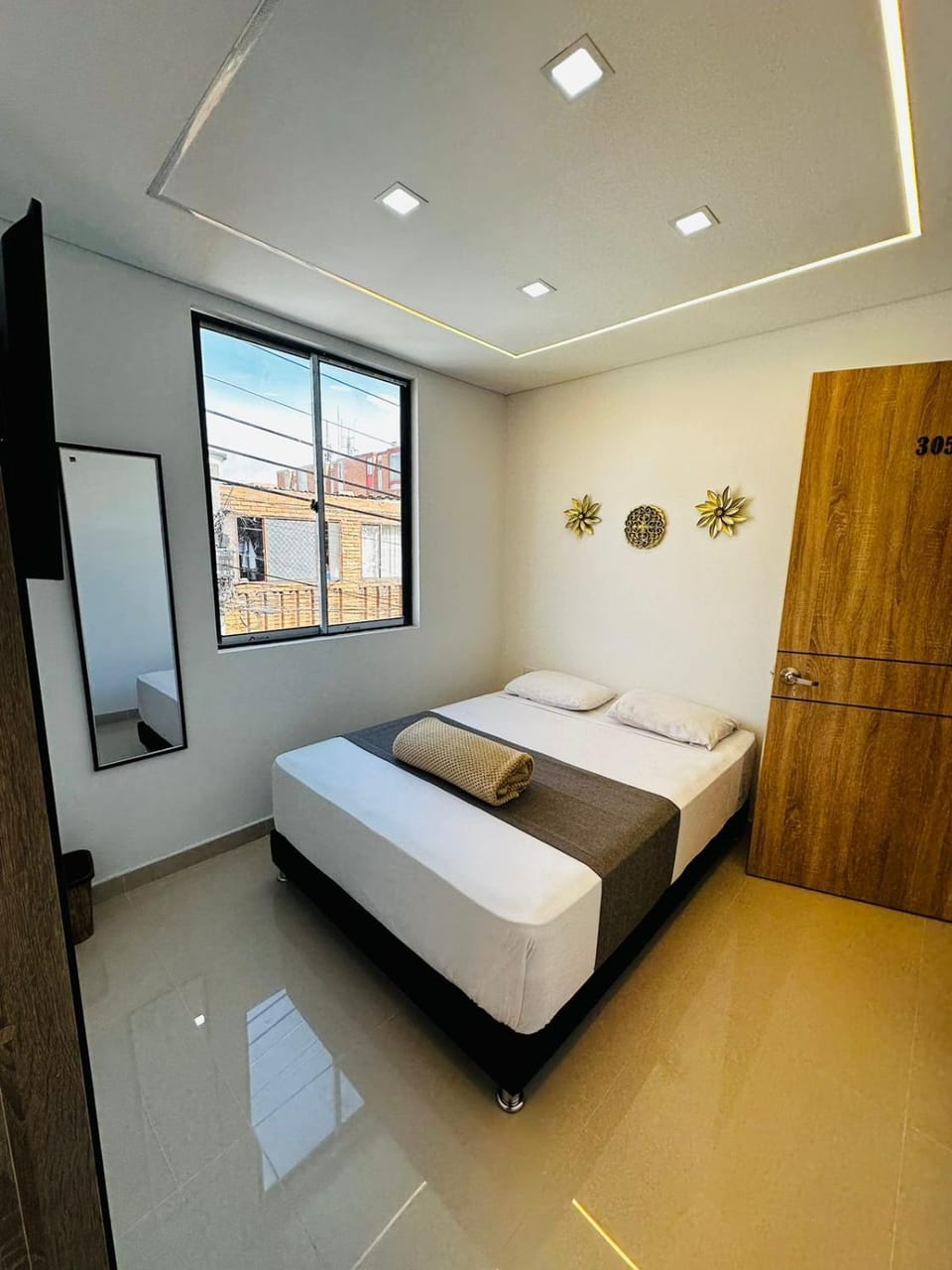 Bedroom, flat iron