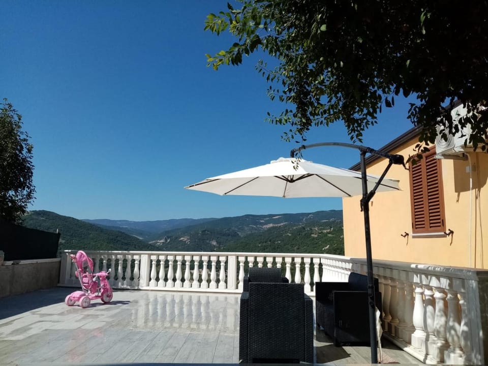 Balcony/Terrace, Mountain view