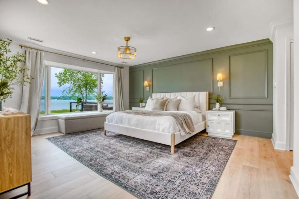 The Riverside Oasis waterfront with hot tub House in Maryland