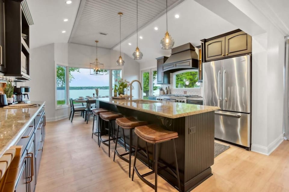The Riverside Oasis waterfront with hot tub House in Maryland