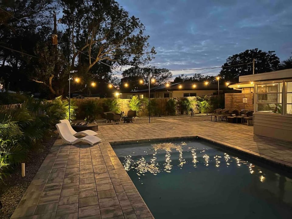 The Wisteria Oasis With heated pool and hot tub House in Sarasota