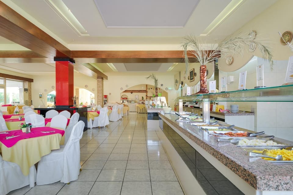 Restaurant/places to eat, Food and drinks, Banquet/Function facilities, Food, Buffet breakfast