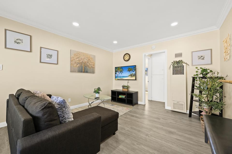 Communal lounge/ TV room, TV and multimedia, Living room, Seating area