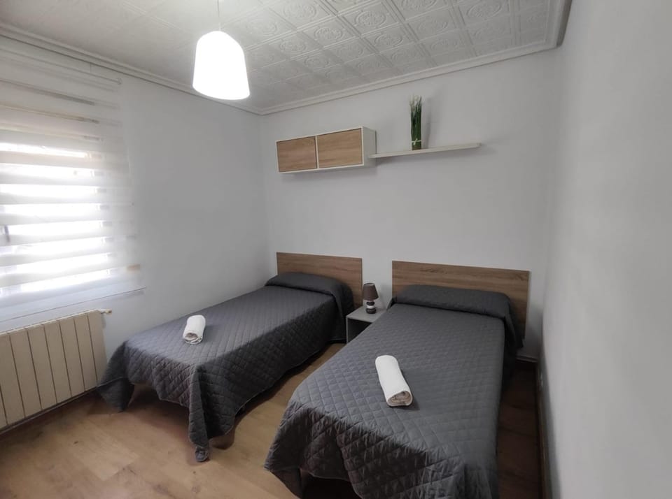Apartamentos avenida de la paz 3 Apartment in Logrono