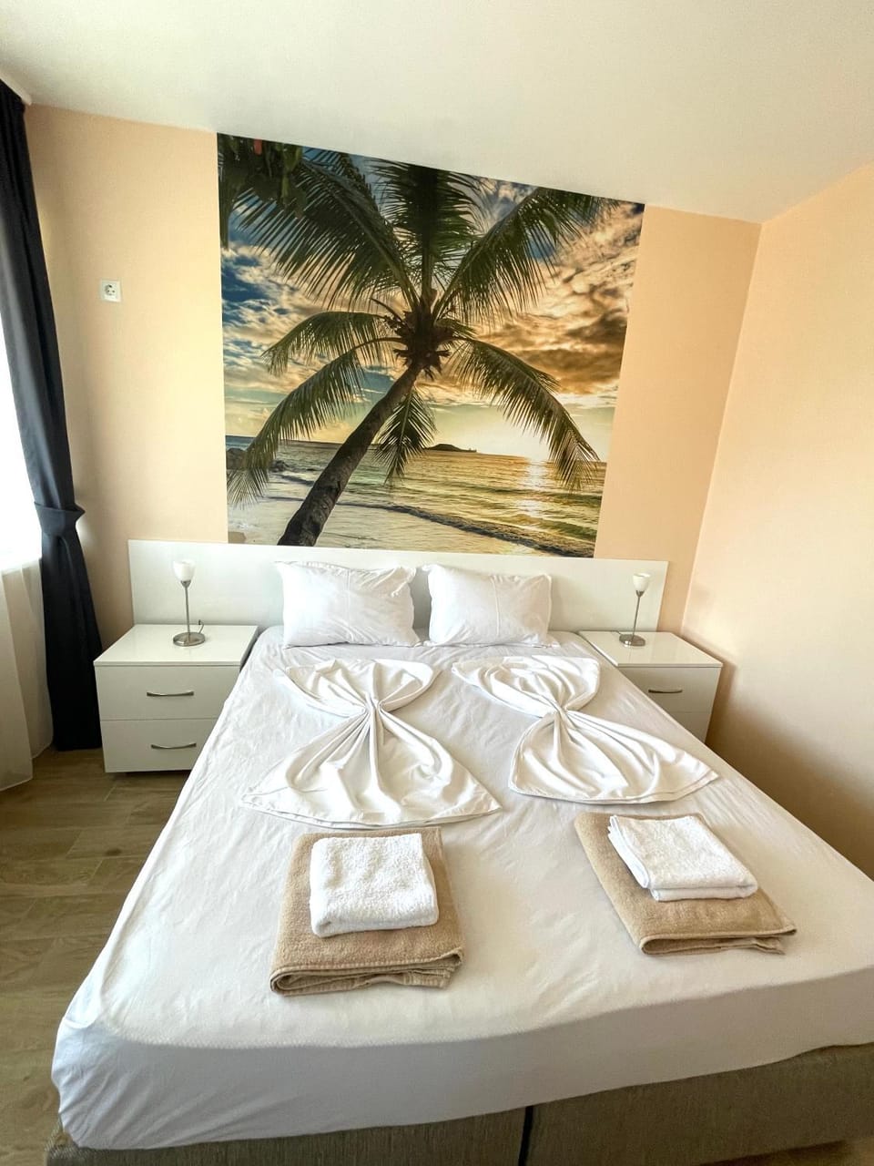 Bed, towels
