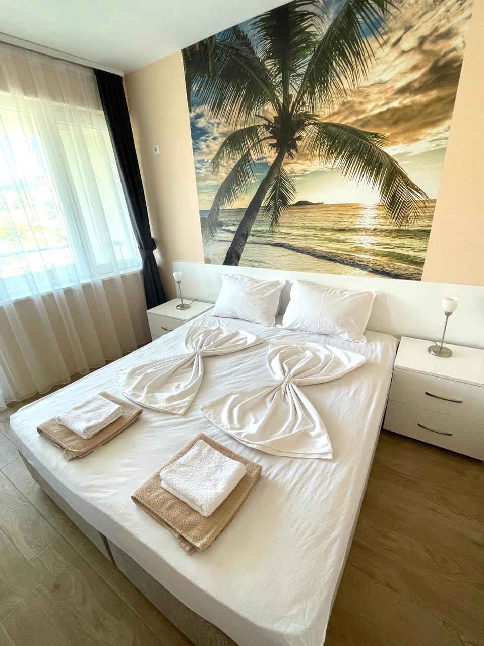 Bed, towels