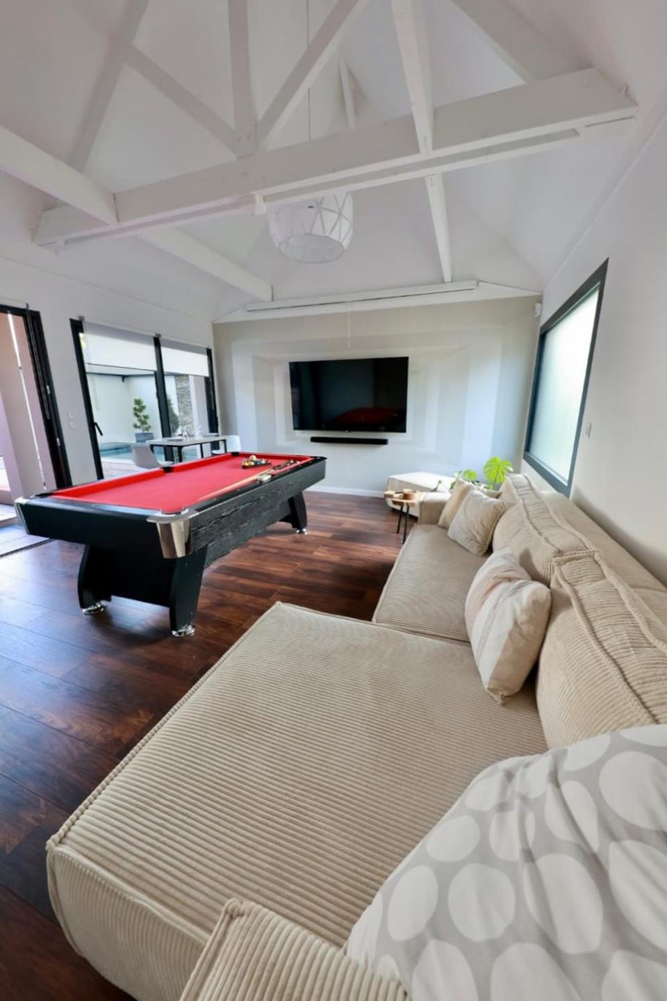Billiard, Game Room, TV and multimedia, Living room, Seating area