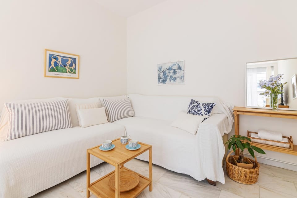 Photo of the whole room, Seating area, Bedroom