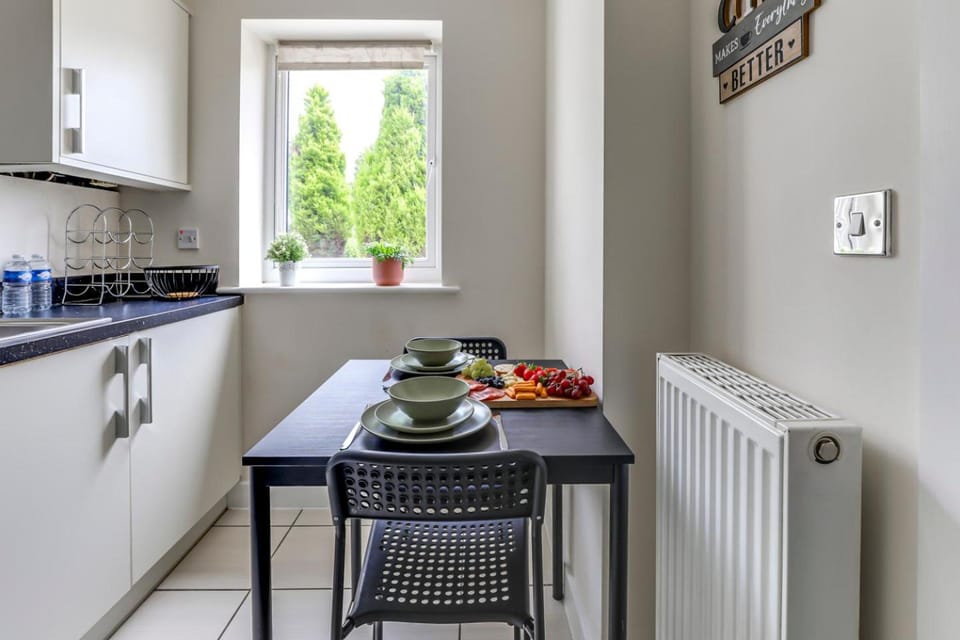 Dining area, Dinner, Drinks, kitchen
