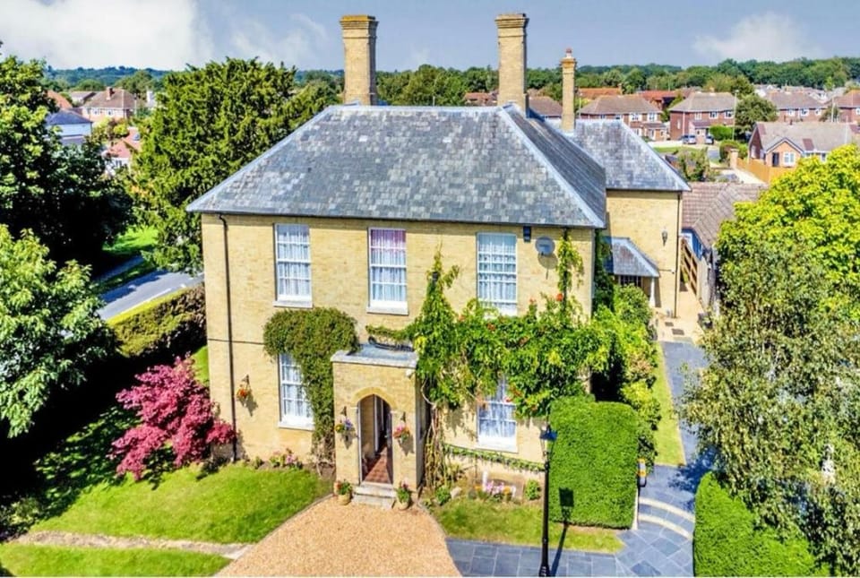 Property building, Spring, Day, Garden