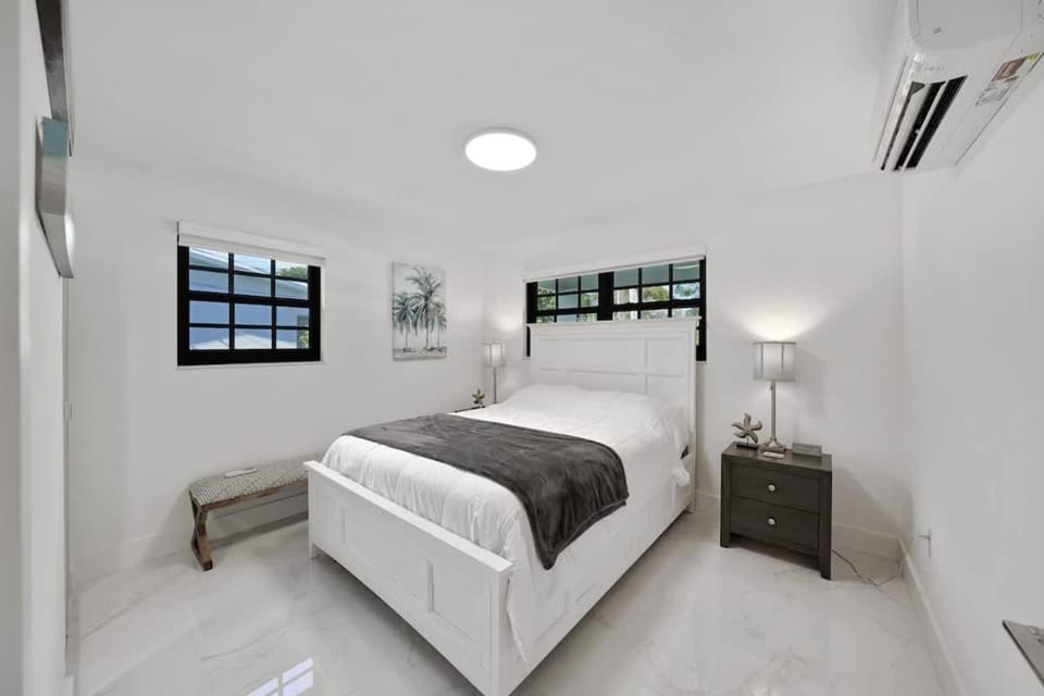 East Beach Apart by Dream Vacation unit 2 Apartment in Dania Beach