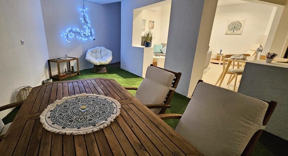 Living room, Seating area, Dining area