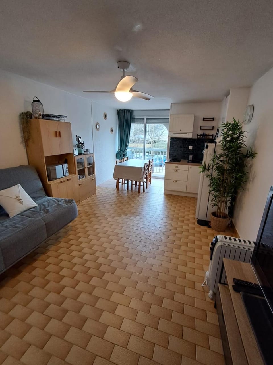 Kitchen or kitchenette, Living room, Seating area, Dining area, pet friendly