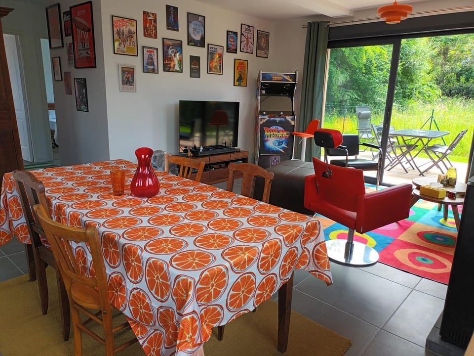 Communal lounge/ TV room, Living room, Dining area